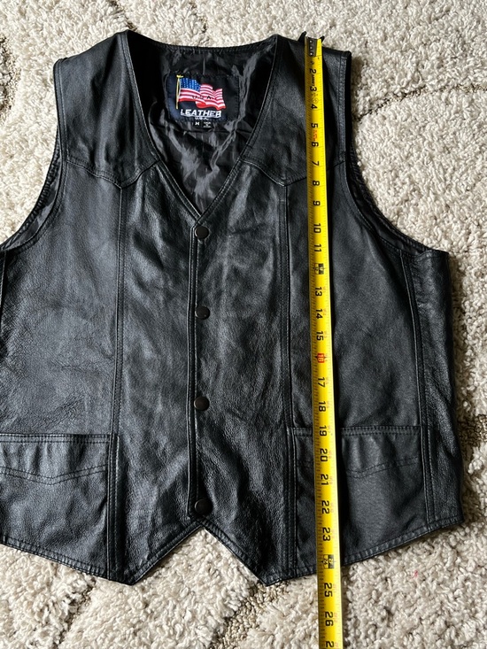 Black Leather Vest with USA Eagle Patch - Picture 6 of 8